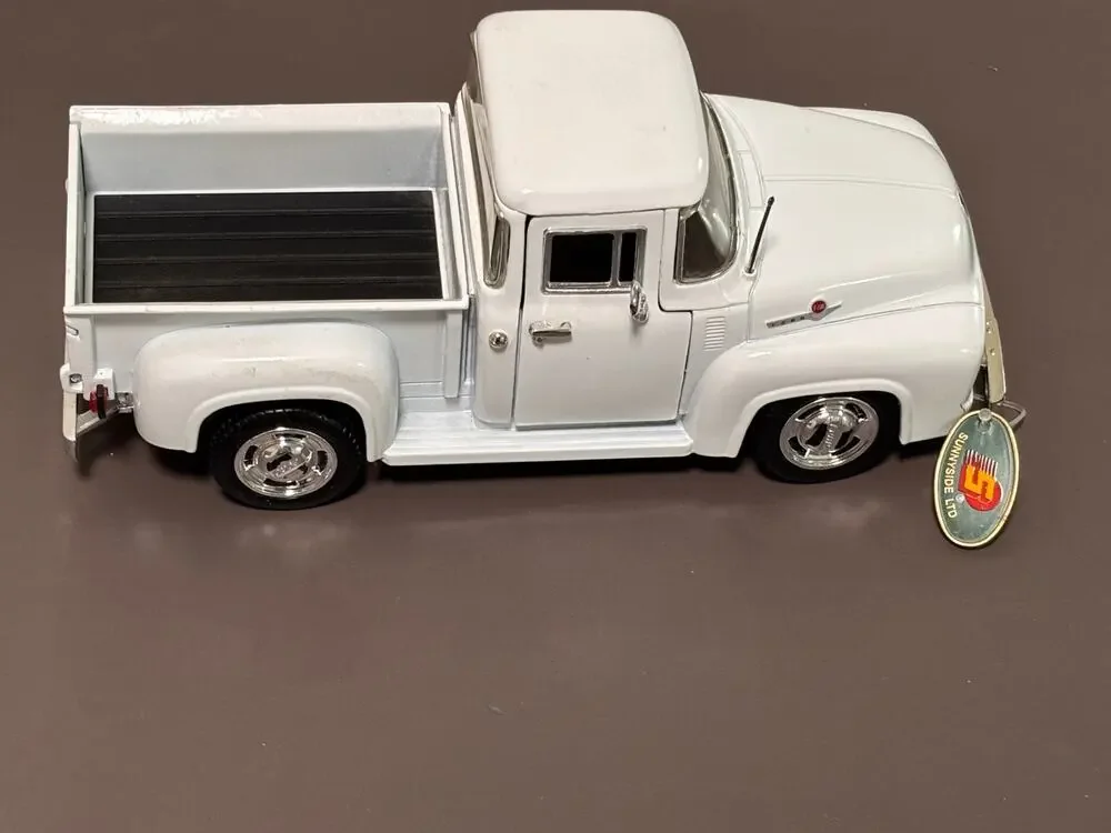 Sunnyside LTD SS 7601 1/24 Scale 1956 WhiteFord F-100 Pick Up Diecast